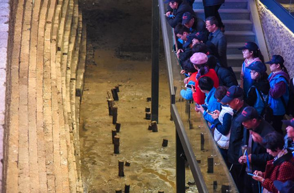 ancientseawallhangzhou.jpg