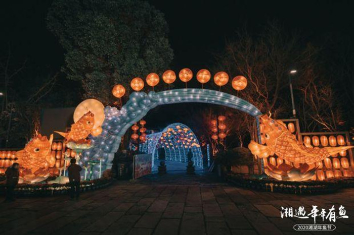 lantern show Xianghu Lake.jpg