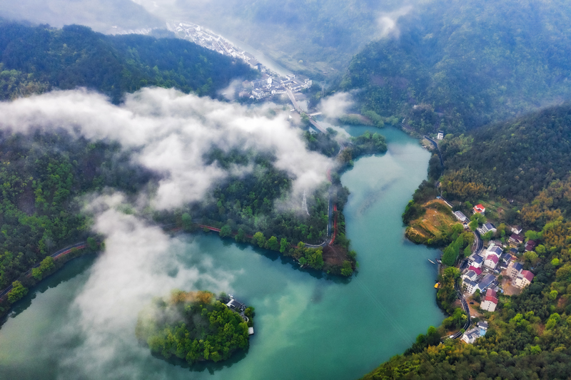綠水青山-800.jpg