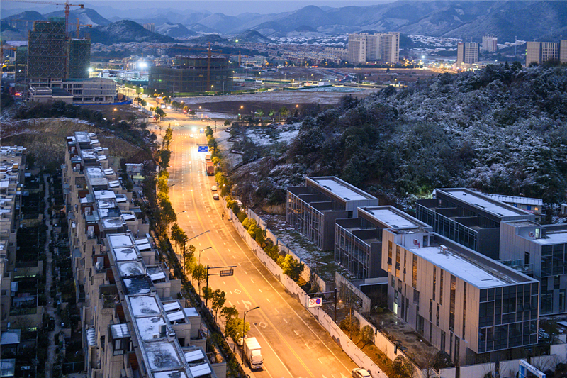 杭州：富陽硅谷小鎮(zhèn)被白雪覆蓋VCG111312246957.jpg