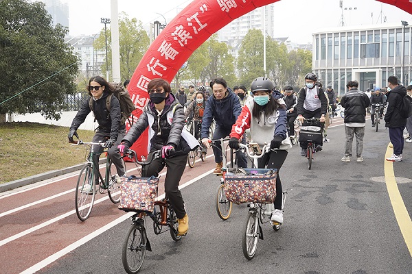 吉祥物騎車2.jpg