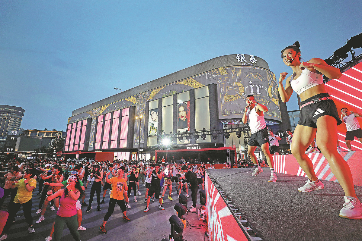 Summer sparks nighttime sports, fitness trend