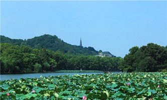 West Lake scenic area receives around 880,000 visitors during May Day holiday
