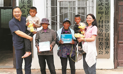 Non-governmental support shines in East-to-West poverty alleviation