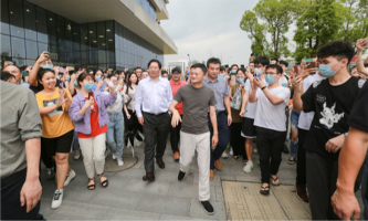 Jack Ma returns to alma mater