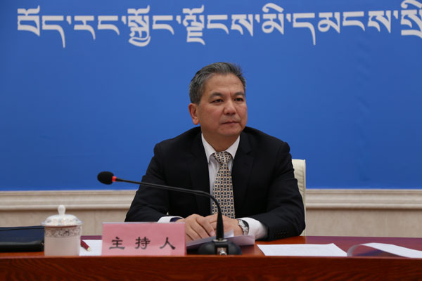 圖為主持人：區(qū)黨委宣傳部副部長(zhǎng) 周黎明.jpg